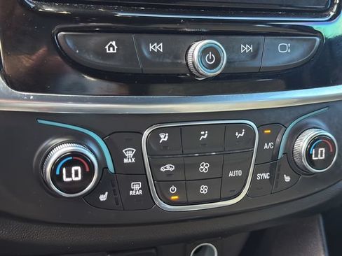Used 2023 Chevrolet Traverse LT FWD image 19
