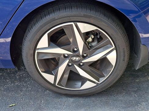 Used 2023 Hyundai Elantra SEL w/ Convenience Package FWD image 6