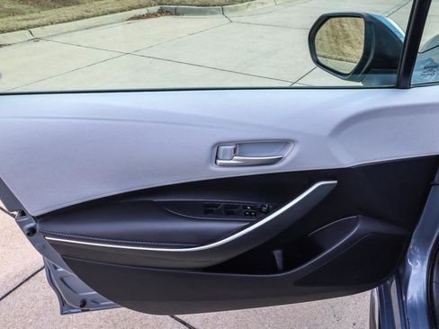 Used 2020 Toyota Corolla SE w/ SE Premium Package image 34