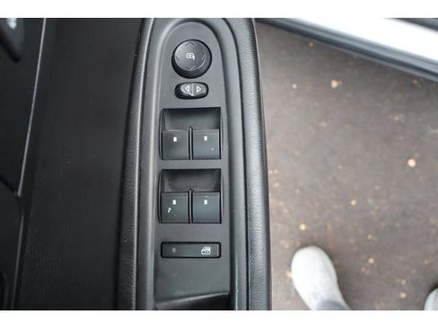 Used 2016 Chevrolet Traverse LT image 11