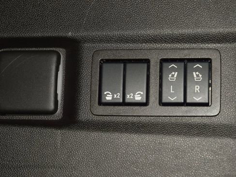 Used 2024 GMC Yukon AT4 AWD/4WD image 27