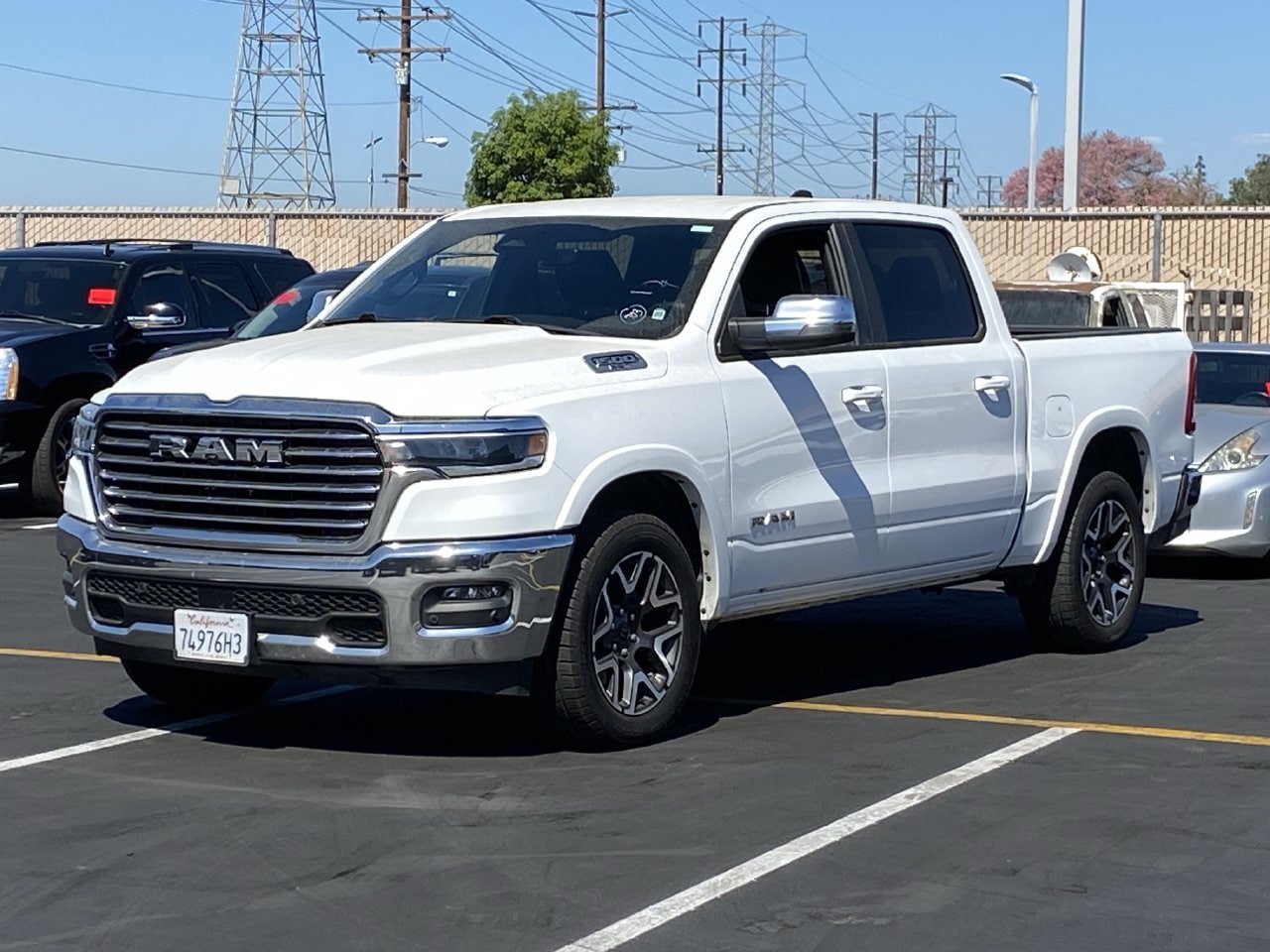 Used 2025 RAM 1500 Laramie AWD/4WD image 2