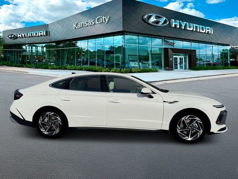 New 2026 Hyundai Sonata SEL FWD image 9