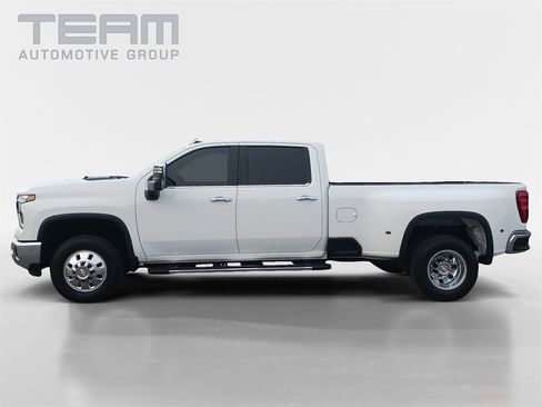 Used 2025 Chevrolet Silverado 3500 LTZ w/ LTZ Plus Package image 4