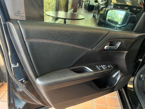 Used 2017 Honda Accord Sport Special Edition image 12