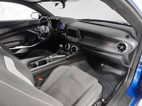 Used 2022 Chevrolet Camaro LT RWD image 13