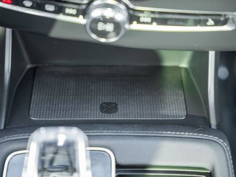 Used 2025 Volvo XC90 B6 Plus image 24