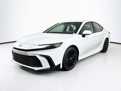 Used 2026 Toyota Camry SE FWD image 3