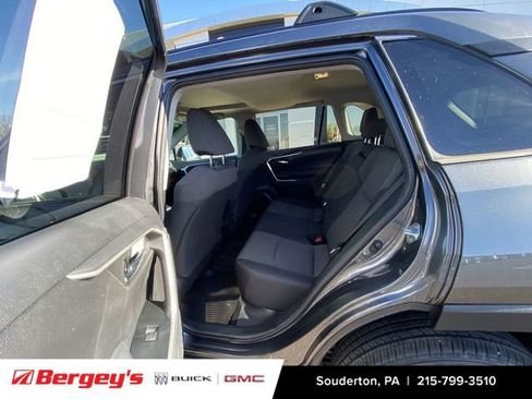 Used 2021 Toyota RAV4 XLE image 28