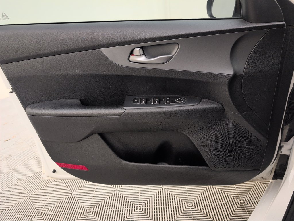 Used 2020 Kia Forte LXS FWD image 30