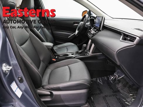Used 2022 Toyota Corolla Cross XLE w/ Convenience Package AWD/4WD image 24