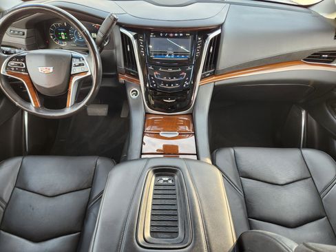 Used 2020 Cadillac Escalade ESV Premium Luxury image 33