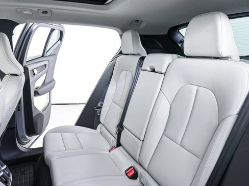 Certified 2026 Volvo XC40 B5 Plus AWD/4WD image 22