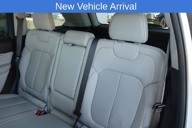Used 2022 Jeep Grand Cherokee Overland w/ Luxury Tech Group IV AWD/4WD image 28
