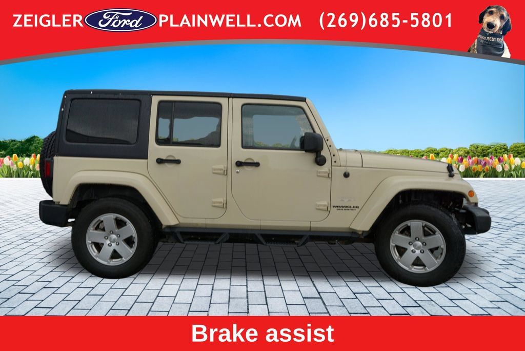 Used 2011 Jeep Wrangler Unlimited Sahara w/ Dual Top Group AWD/4WD image 6