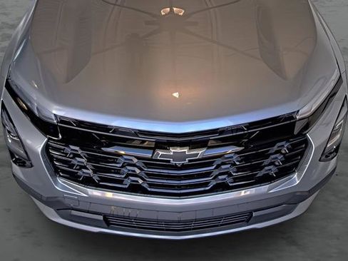 New 2026 Chevrolet Equinox LT w/ Convenience Package II FWD image 18
