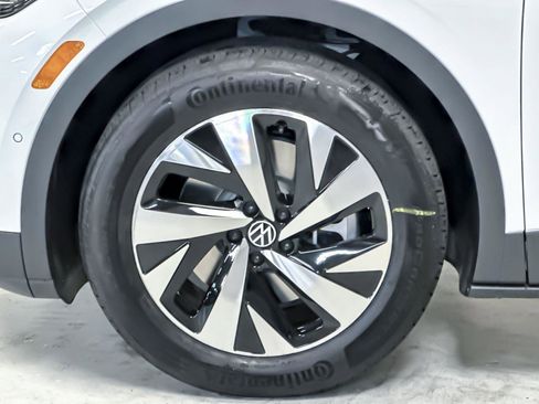New 2025 Volkswagen ID.4 Pro image 24