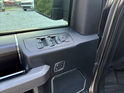 Used 2019 Ford F150 Platinum w/ Equipment Group 701A Luxury AWD/4WD image 16