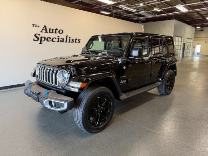 Used 2024 Jeep Wrangler Unlimited Sahara w/ Technology Group AWD/4WD image 1