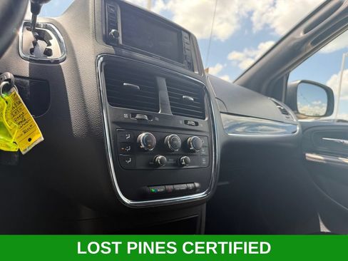 Used 2020 Dodge Grand Caravan SE FWD image 15