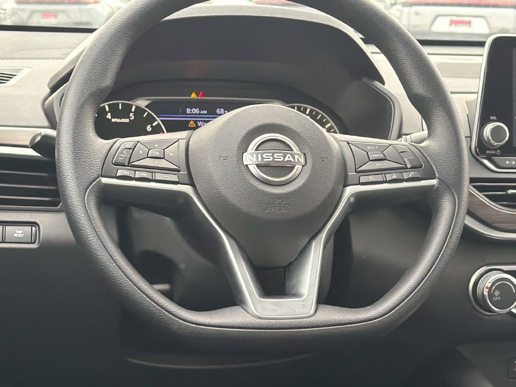 Used 2025 Nissan Altima 2.5 SV FWD image 8