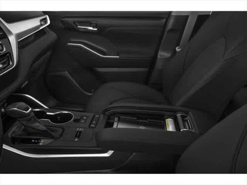 Used 2021 Toyota Highlander XLE FWD image 19