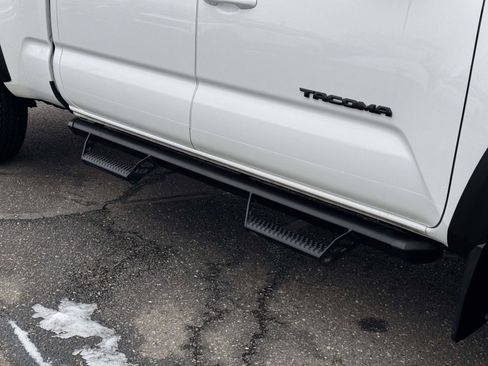 Certified 2022 Toyota Tacoma TRD Off-Road image 9