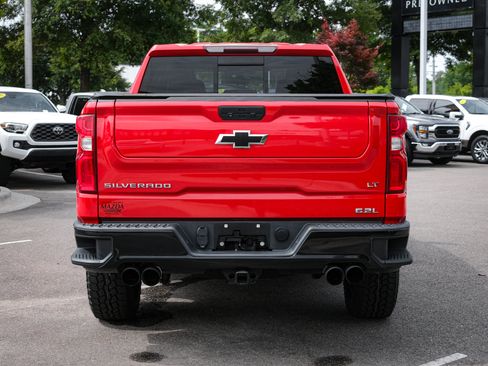 Used 2021 Chevrolet Silverado 1500 LT Trail Boss w/ Convenience Package II AWD/4WD image 9