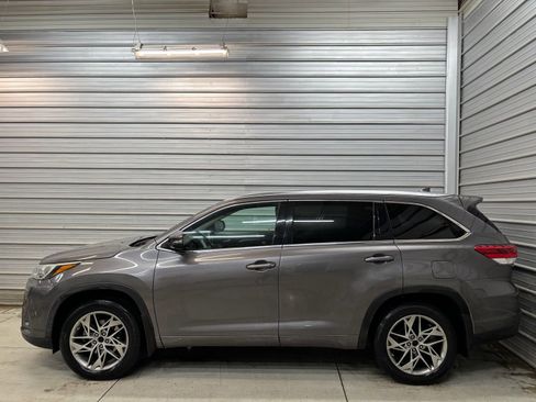 Used 2018 Toyota Highlander Limited Platinum image 10