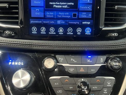 Used 2017 Chrysler Pacifica Limited w/ UConnect Theater Package FWD image 15