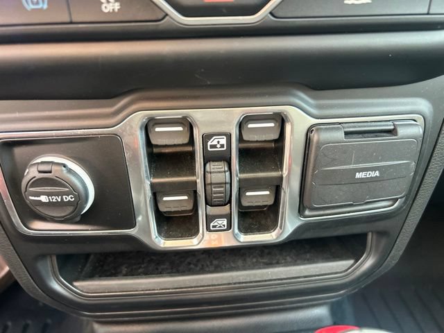 Used 2023 Jeep Wrangler Unlimited Sahara w/ Cold Weather Group AWD/4WD image 28