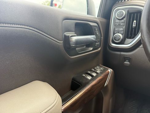 Used 2019 GMC Sierra 1500 SLT AWD/4WD image 18