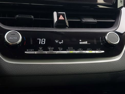 Used 2025 Toyota Corolla LE w/ Convenience Package image 24