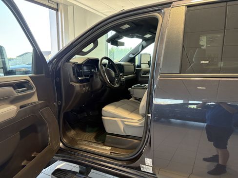Used 2024 Chevrolet Silverado 2500 LT image 9