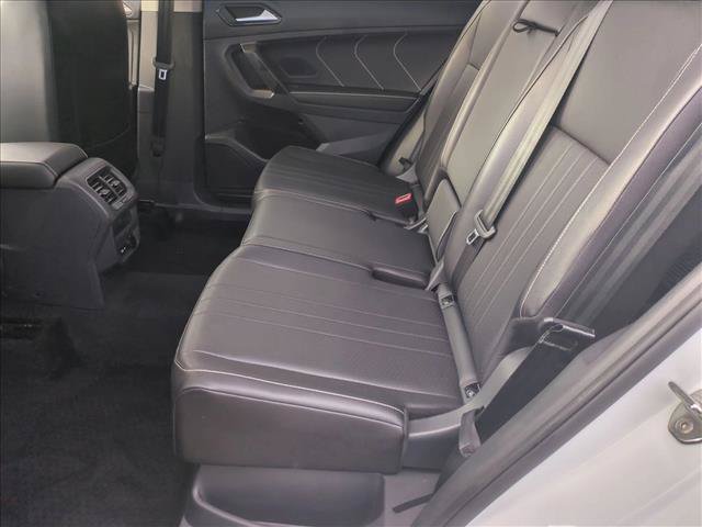 Used 2024 Volkswagen Tiguan SE w/ Panoramic Sunroof Package AWD/4WD image 19