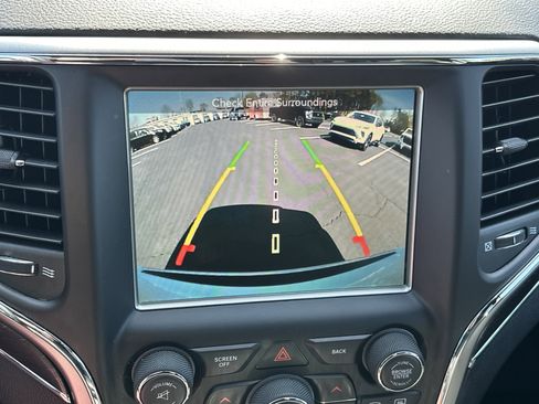 Used 2017 Jeep Grand Cherokee Limited image 27