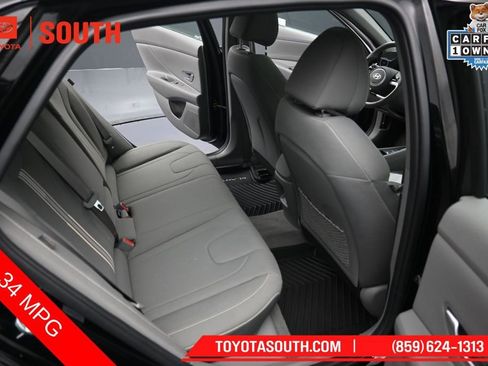 Used 2025 Hyundai Elantra SEL FWD image 32