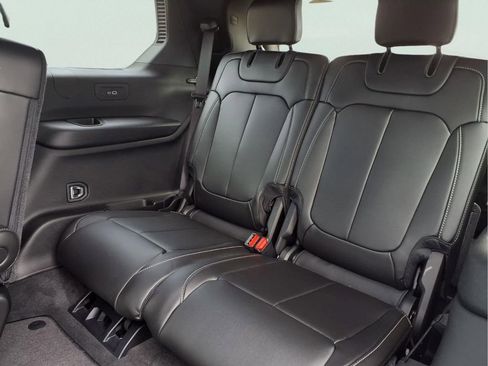 New 2026 Jeep Grand Cherokee L Limited w/ Limited Altitude Package image 10