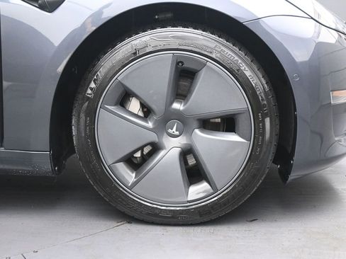 Used 2021 Tesla Model 3 Standard Range Plus image 12