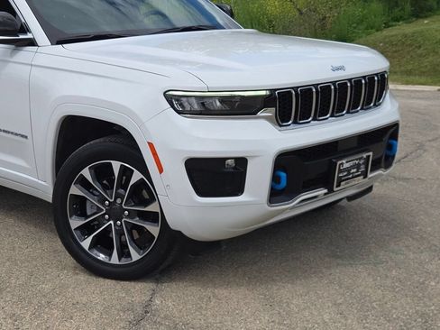Used 2023 Jeep Grand Cherokee Overland AWD/4WD image 2