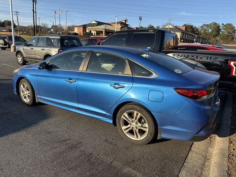 Used 2018 Hyundai Sonata SEL w/ Winter Weather Package image 8
