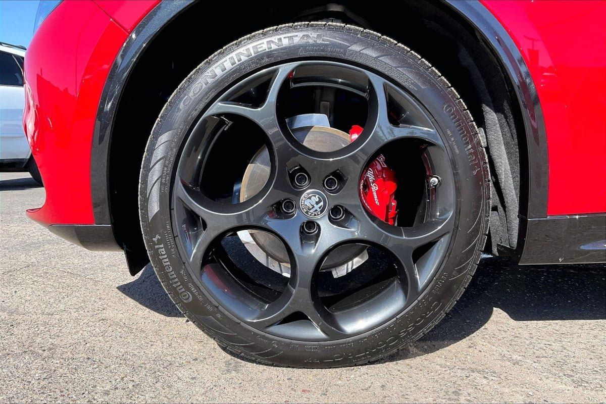 Used 2025 Alfa Romeo Stelvio Sprint AWD/4WD image 9
