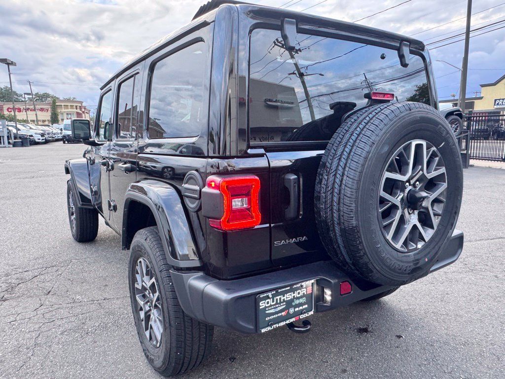 Used 2026 Jeep Wrangler Unlimited Sahara AWD/4WD image 5