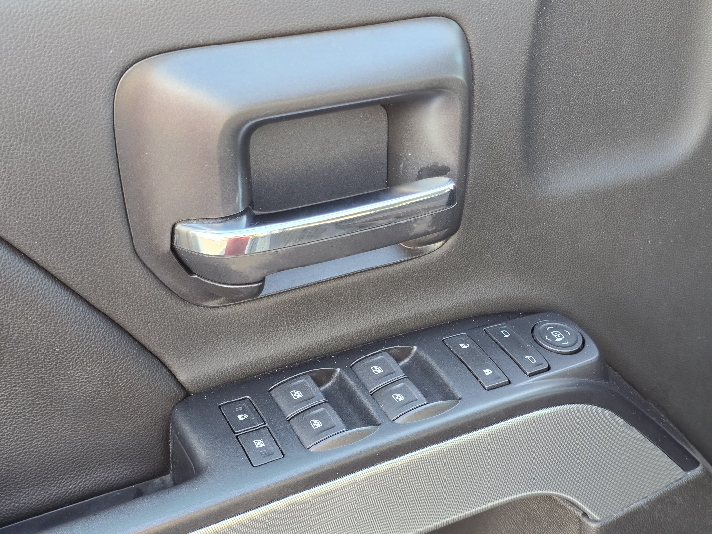 Certified 2018 Chevrolet Silverado 1500 LT w/ All Star Edition AWD/4WD image 32