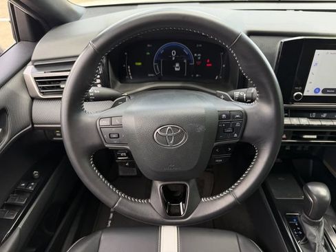 Used 2025 Toyota Camry SE w/ Convenience Package image 13