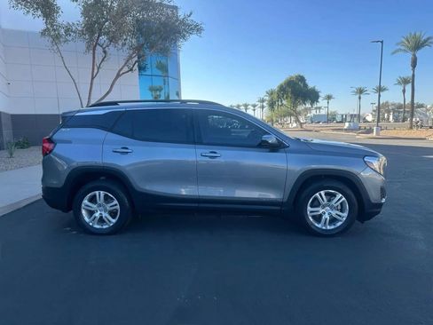 Used 2018 GMC Terrain SLE w/ Driver Convenience Package image 4