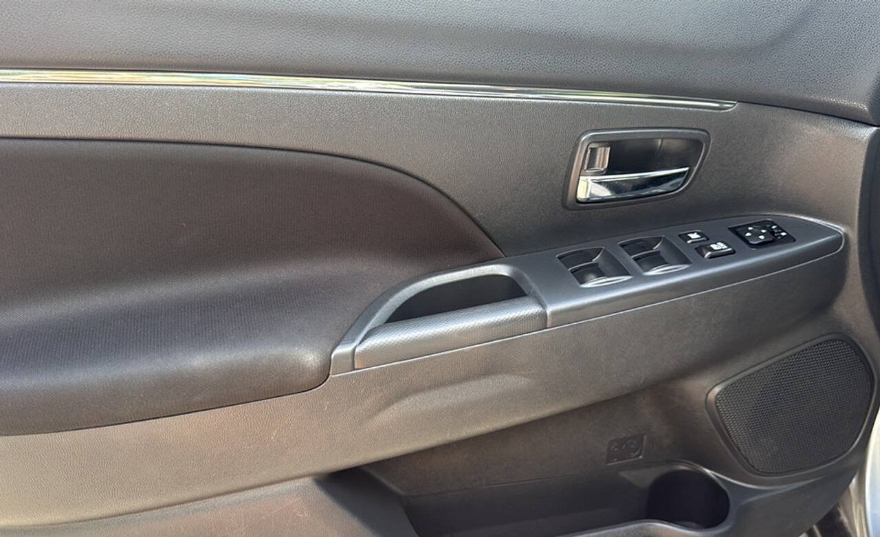 Used 2025 Mitsubishi Outlander Sport AWD image 14