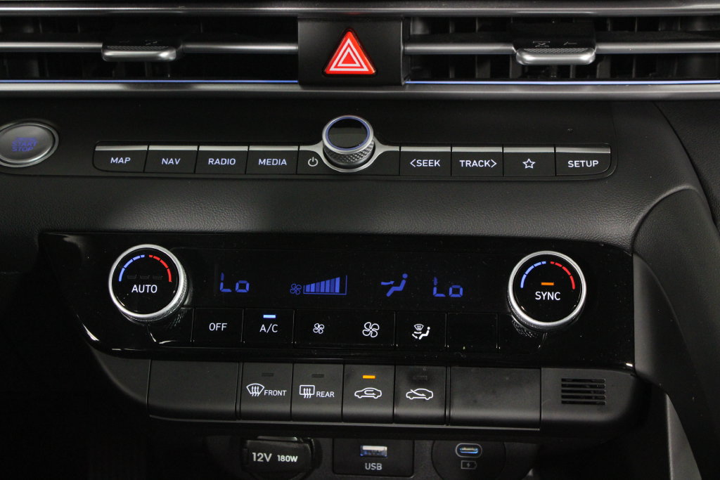 Certified 2024 Hyundai Elantra SEL FWD image 22