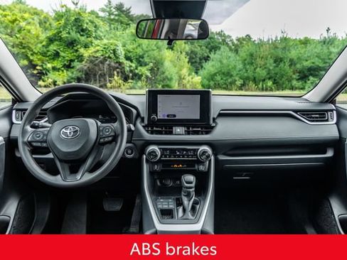 Used 2025 Toyota RAV4 XLE AWD/4WD image 30