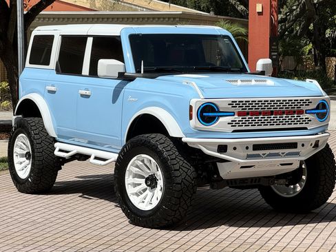 Used 2025 Ford Bronco Outer Banks AWD/4WD image 3